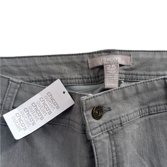 Chico’s Women’s NWT Short Boot Leg Gray Jeans Size 2.5 - Picture 3 of 7